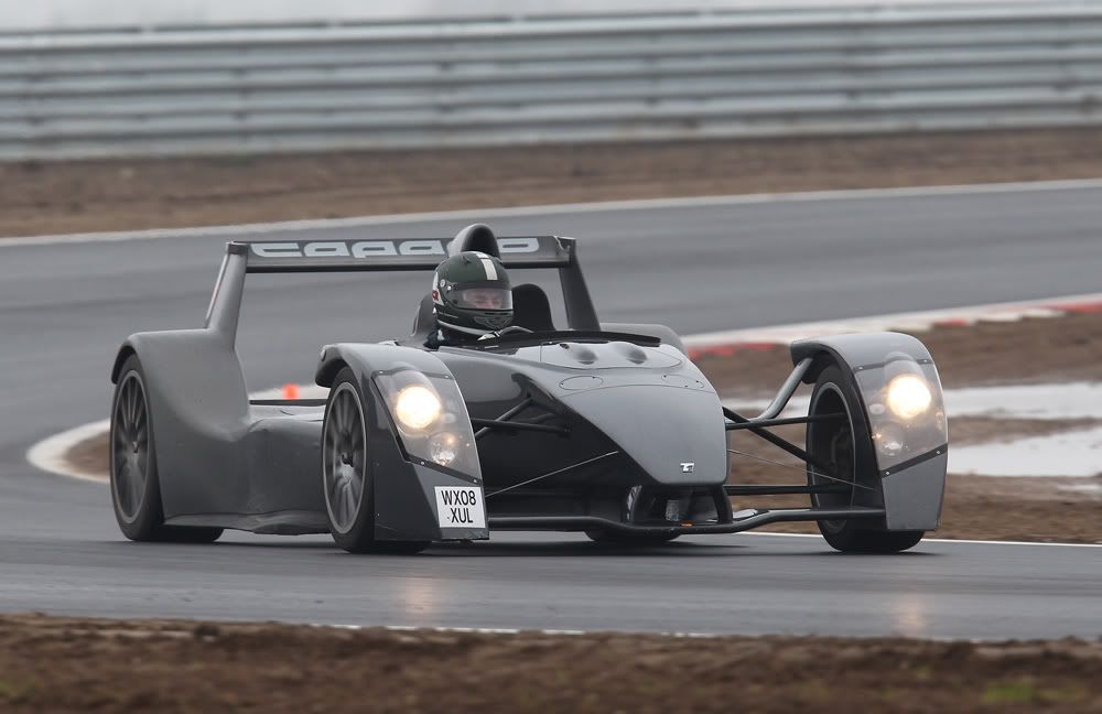 IMAGE: http://i719.photobucket.com/albums/ww191/restyles/Track%20day%20on%20Snett%20300%20circuit/FT3G0048-copy.jpg