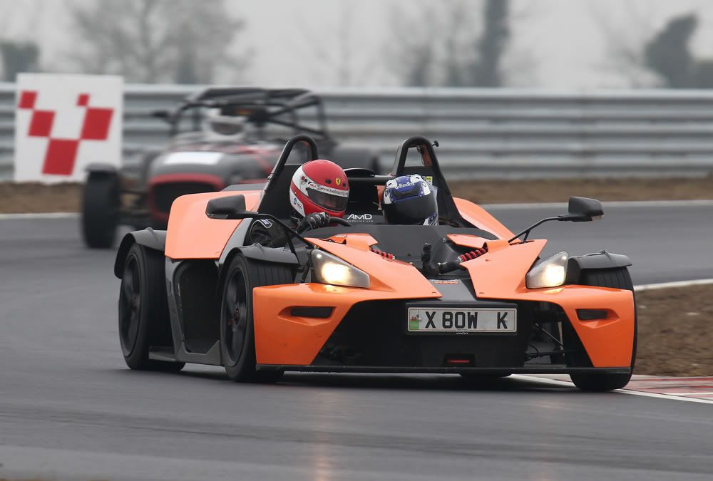 IMAGE: http://i719.photobucket.com/albums/ww191/restyles/Track%20day%20on%20Snett%20300%20circuit/FT3G0190-copy.jpg