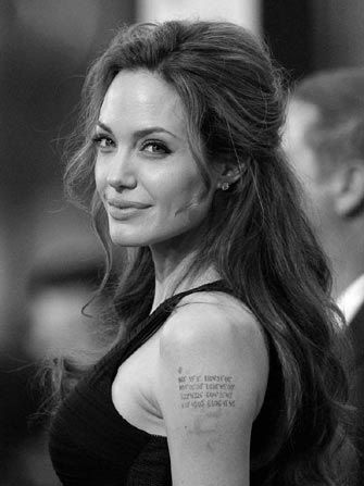 http://i719.photobucket.com/albums/ww193/dayaken/Angelina-Jolie-3.jpg?t=1281269588