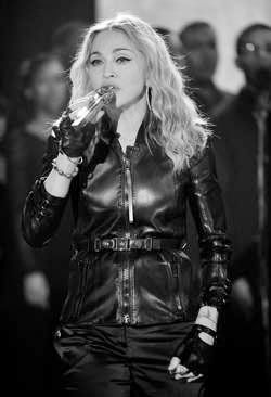 http://i719.photobucket.com/albums/ww193/dayaken/Madonna-5.jpg?t=1264334464