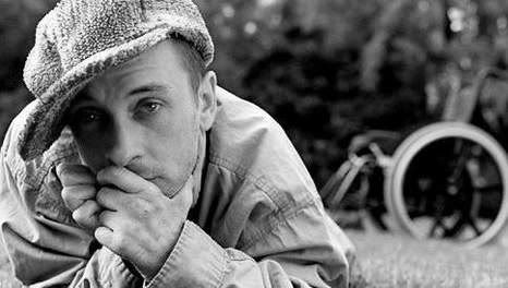 http://i719.photobucket.com/albums/ww193/dayaken/Vic-Chesnutt.jpg?t=1261913791