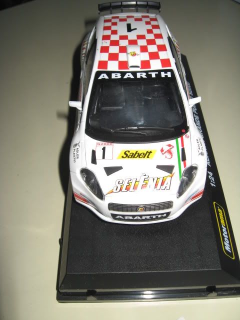 MINI Cooper S Countryman SUV nero bianco tetto a partire dal 2010 1//24 Motormax A modello.