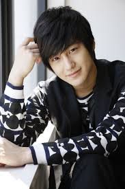 http://i719.photobucket.com/albums/ww197/babykitty11/kimbum_zps8685a18c.jpg